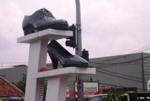 Wisata Belanja Sepatu Cibaduyut Bandung