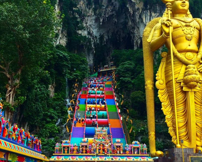 Malaysian-Temple-colorful-stairs-batu-caves